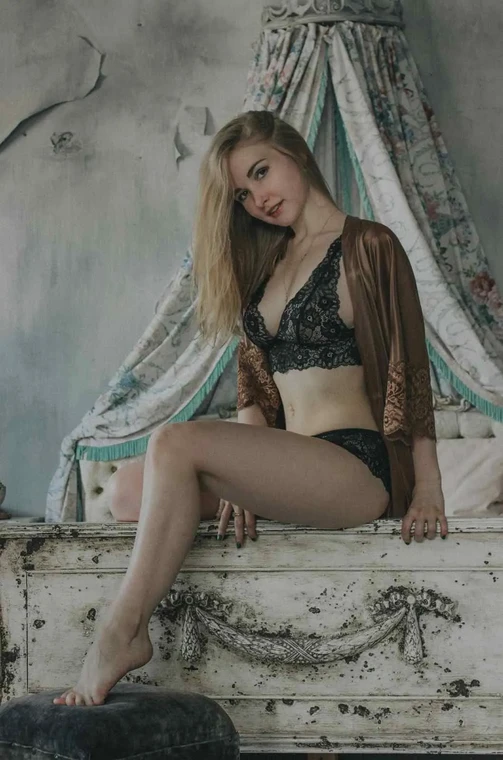 Isabella sharing her Instacams dating experience